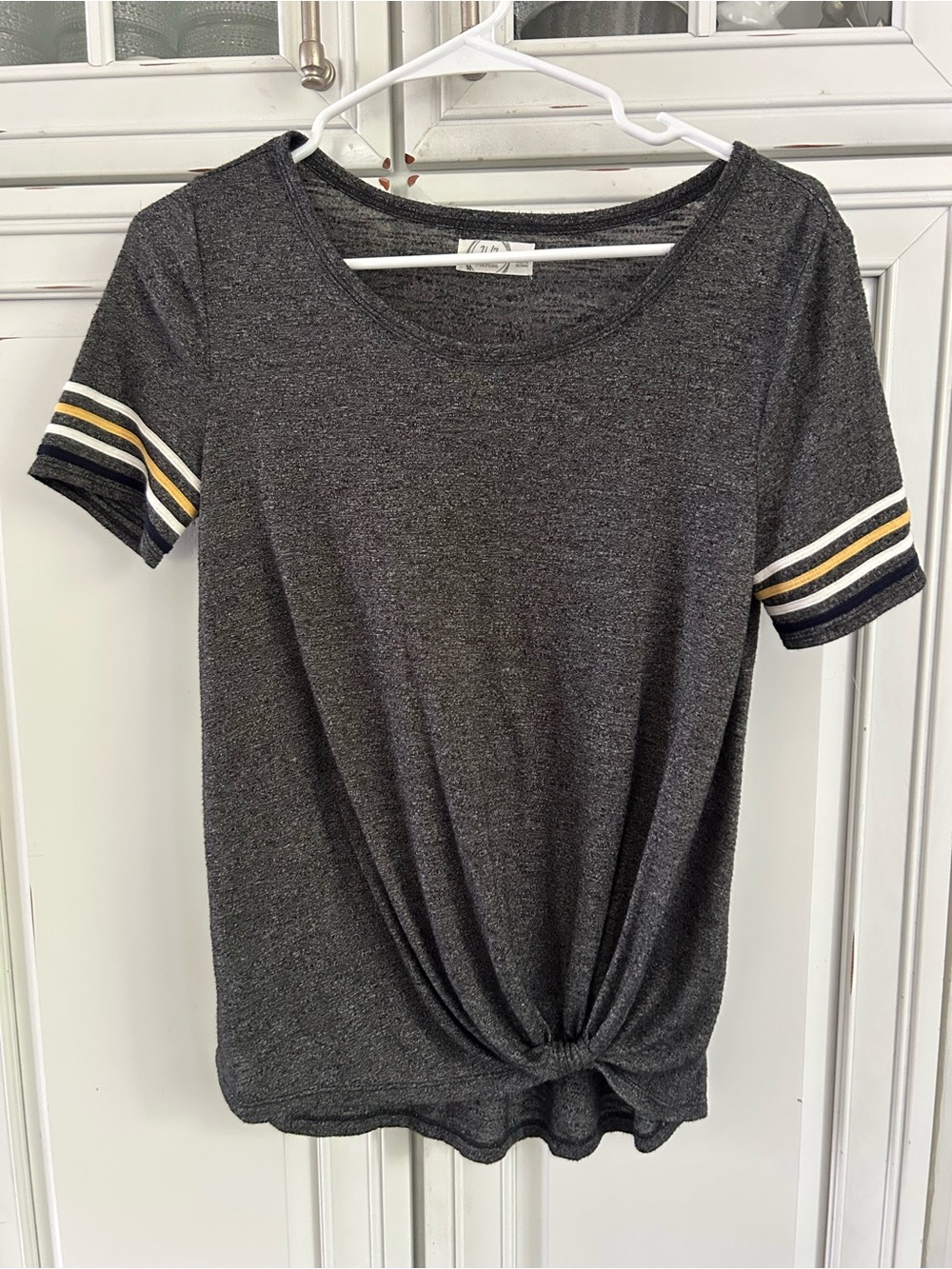 Women’s Twist-Hem Short Sleeve Top - Charcoal